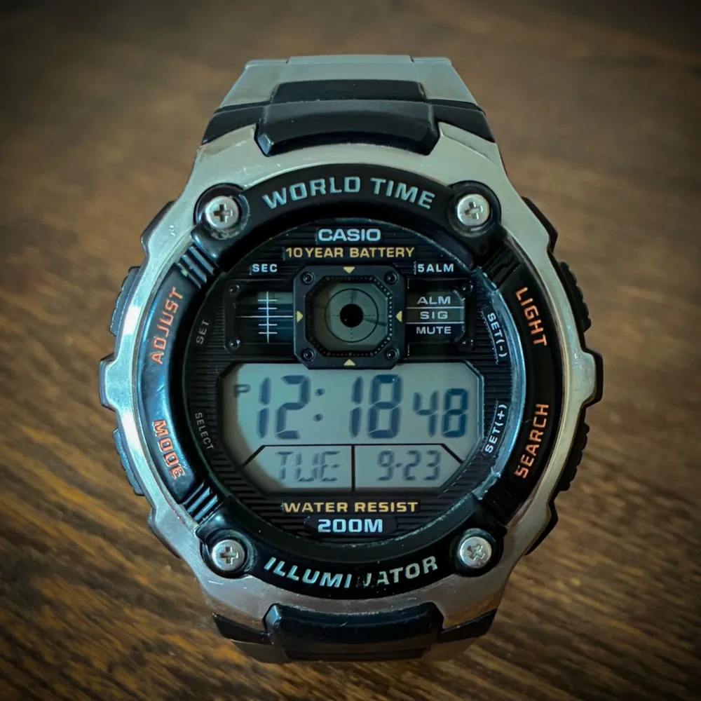 Casio AE2000W Digital Watch with Metal Band EUC - Picture 9 of 9